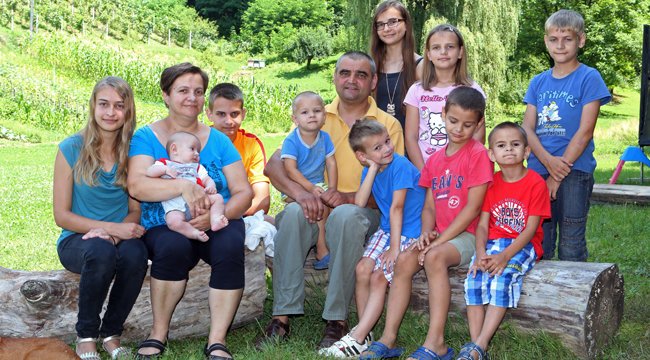 Obitelj Vincek ima 10 djece, a u njihovoj kući caruju smijeh i veselje