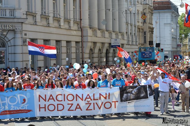 (FOTO) Ovako je izgledao prvi Nacionalni Hod za život, pod geslom “Za život, obitelj i Hrvatsku”