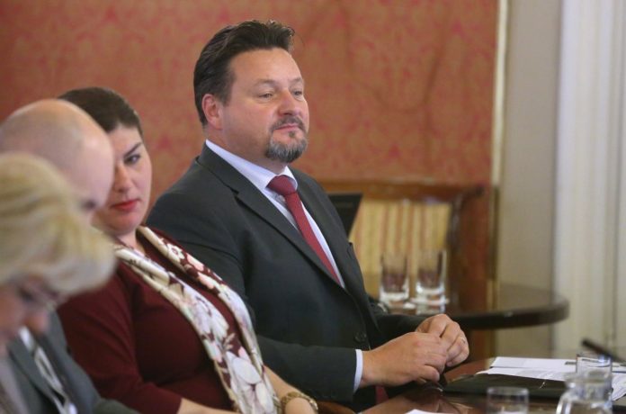 (VIDEO) Ministar Kuščević podnio izvješće Vladi: ‘Ni za jedan referendumski zahtjev nije utvrđen dovoljan broj potpisa’ – preko 40 000 nevažećih potpisa za svako pitanje?