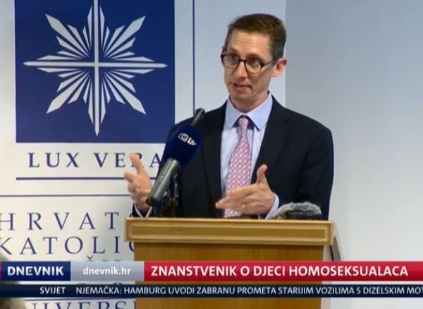 (VIDEO) Prof. Regnerus predstavio istraživanja koja demantiraju tvrdnje da za djecu nema razlike kad ih podižu homoseksualni parovi