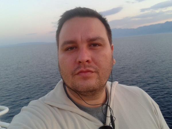 Indexov novinar i LGBT aktivist Gordan Duhaček uhićen u zračnoj luci