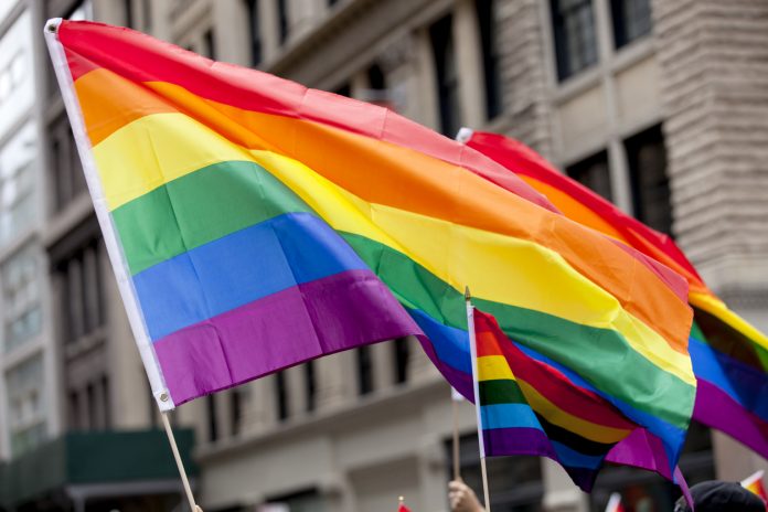 Strana veleposlanstva u Poljskoj izvjesila LGBT zastave; ‘Katolička akcija’ bacila im rukavicu