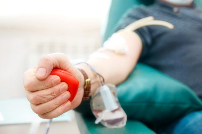 66-godišnjem Škotu zabranili da daruje krv jer je odbio odgovoriti na pitanje je li trudan