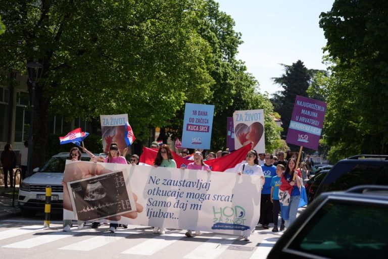 Hod za život u Imotskom: Ne želimo da se u Hrvatskoj ijednom ljudskom biću nasilno zaustavljaju otkucaji srca