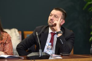 Analiza-Novosti-uio-okrugli-stol-13