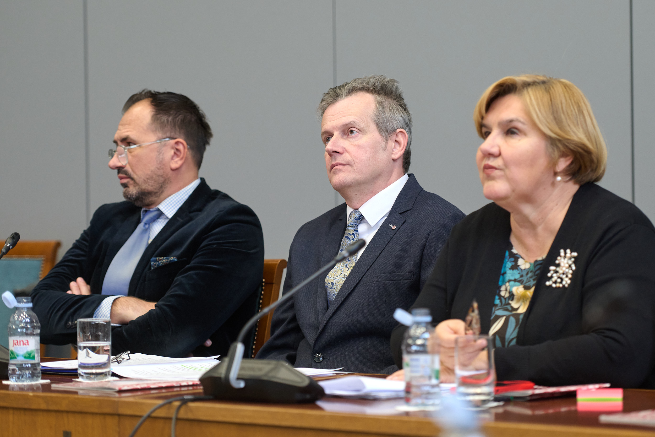 Analiza-Novosti-uio-okrugli-stol-15