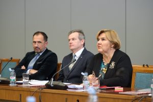 Analiza-Novosti-uio-okrugli-stol-16