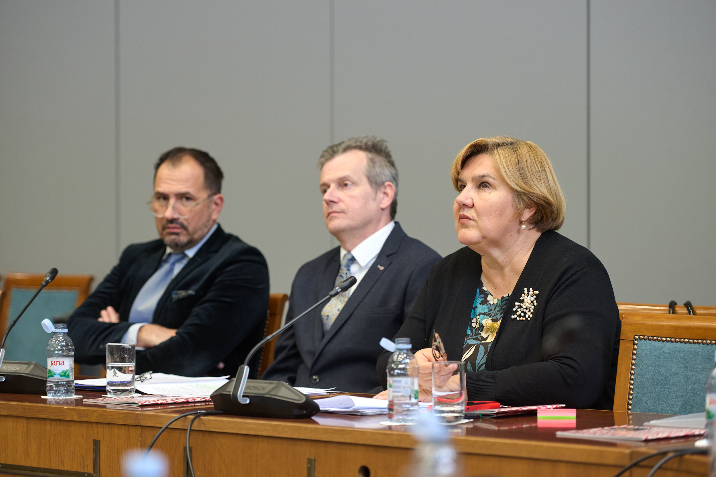 Analiza-Novosti-uio-okrugli-stol-16