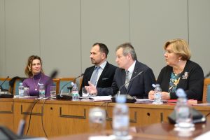 Analiza-Novosti-uio-okrugli-stol-33