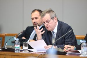 Analiza-Novosti-uio-okrugli-stol-37