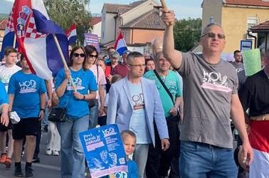 Hod za život u Kninu: ‘Pobačaj nije pravo, nego trajna bol na srcu svake majke’