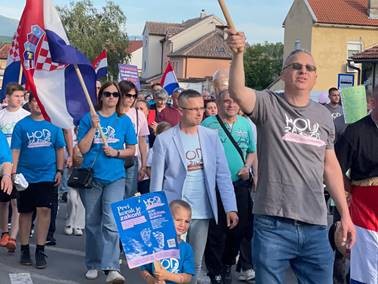 Hod za život u Kninu: ‘Pobačaj nije pravo, nego trajna bol na srcu svake majke’